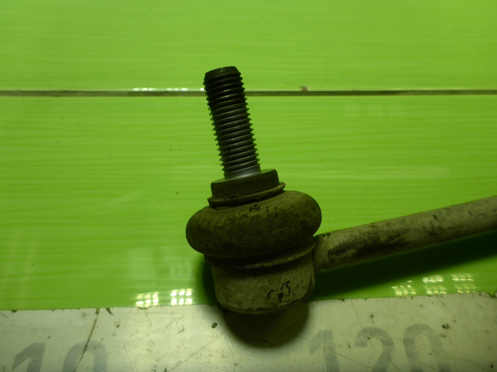 Стойка переднего стабилизатора