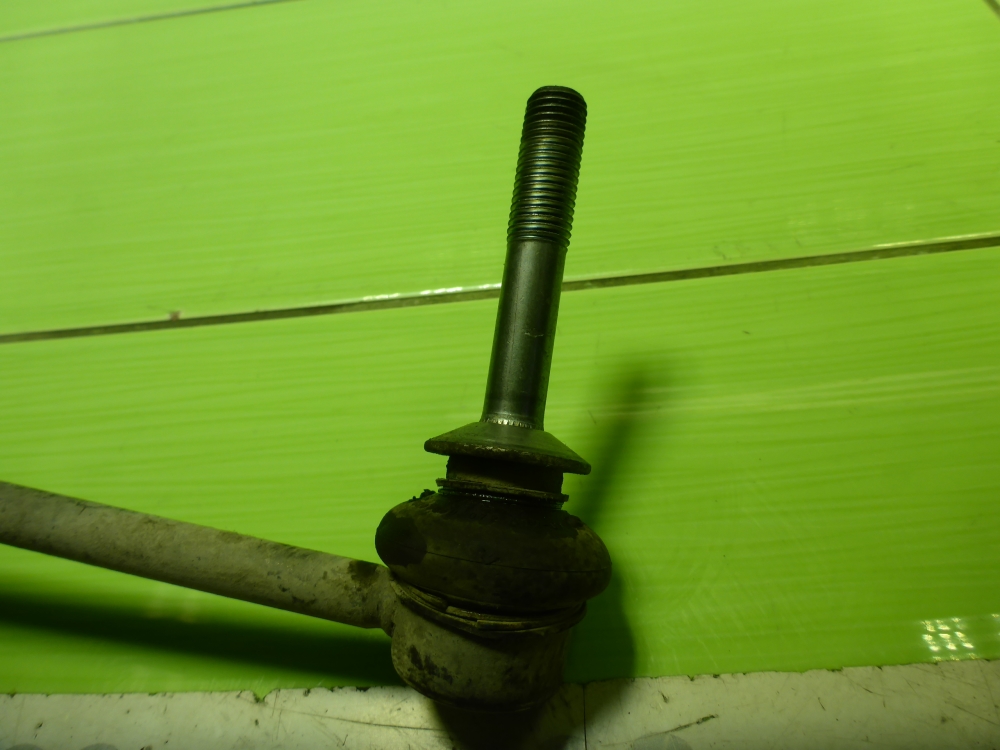 Стойка переднего стабилизатора