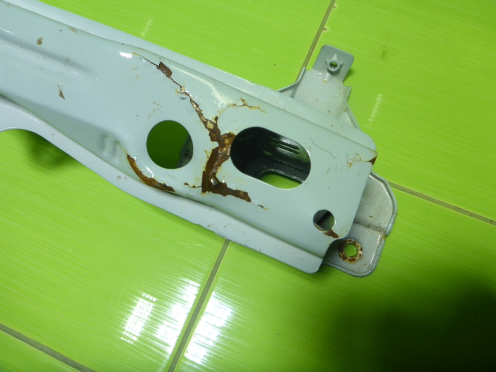 Усилитель заднего бампера