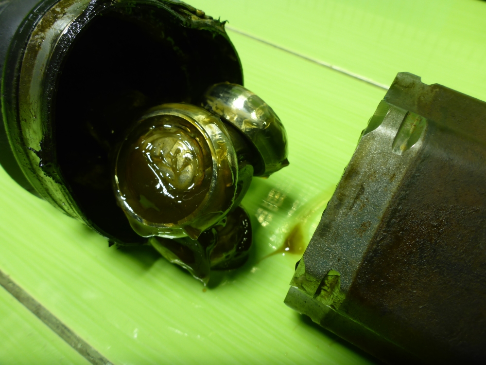 Полуось передняя правая