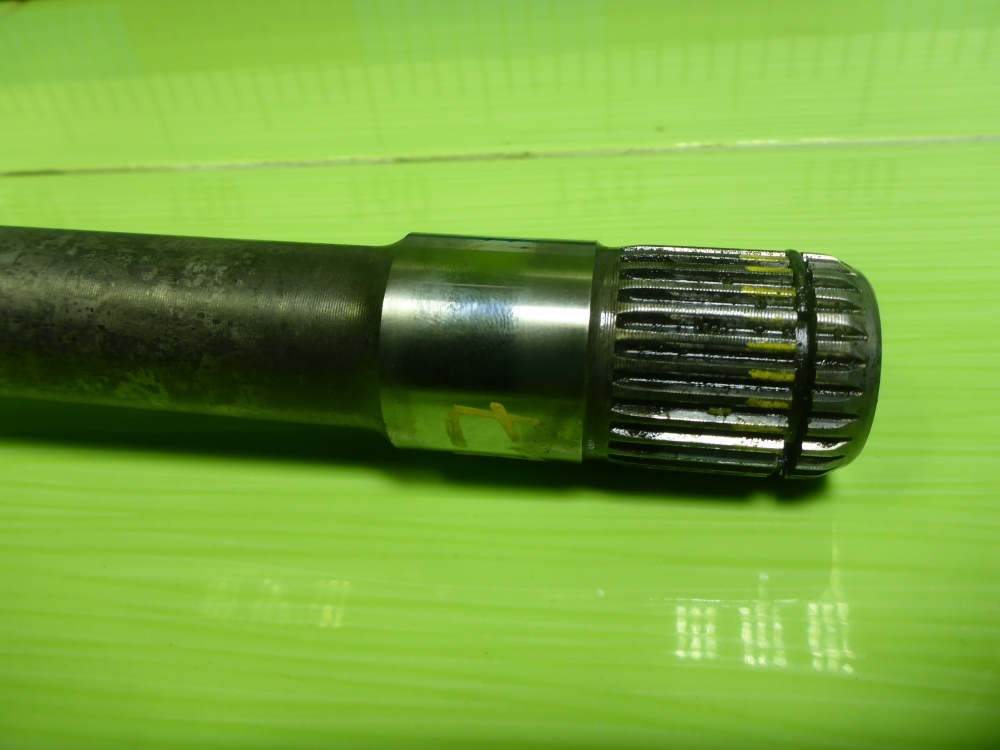 Полуось передняя правая