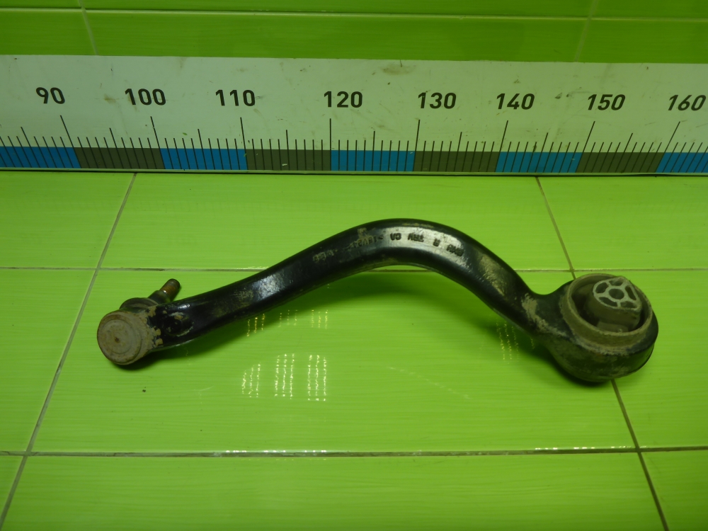 Рычаг передний правый