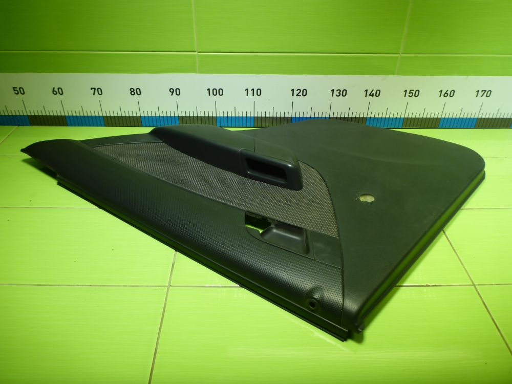 Обшивка двери задней правой