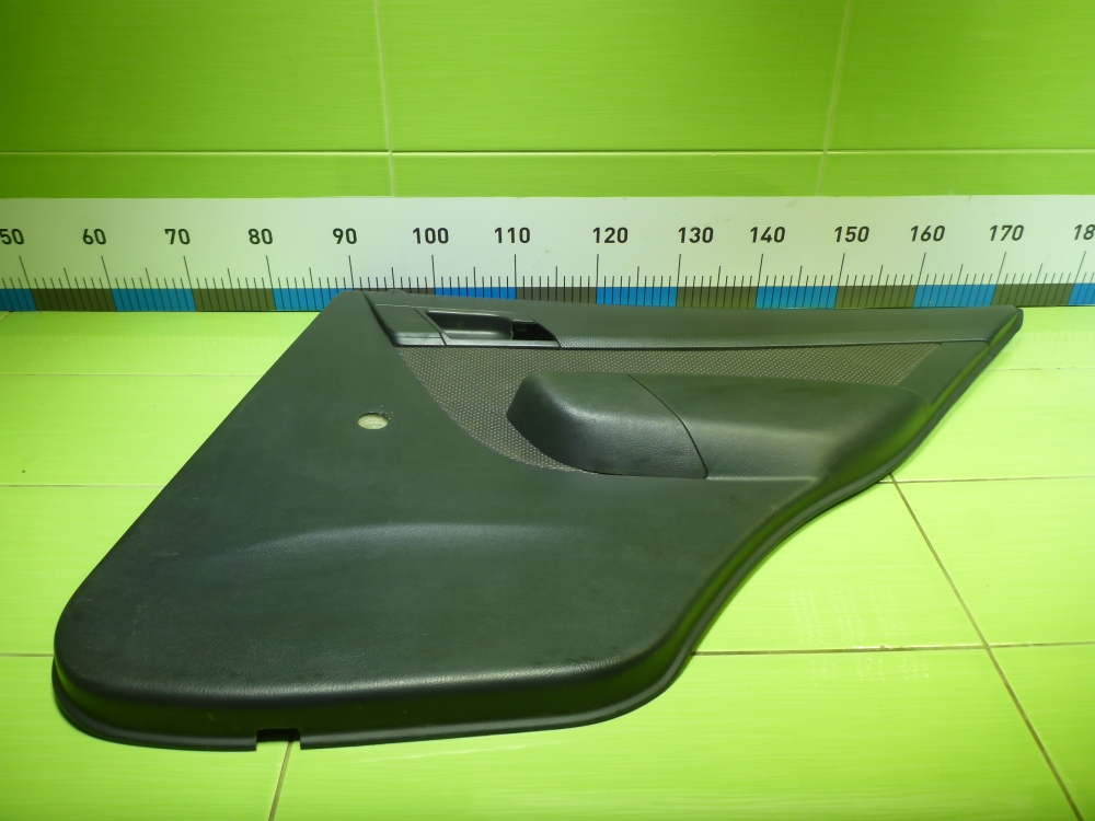 Обшивка двери задней правой