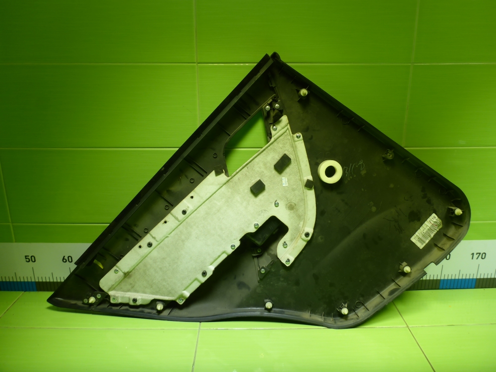 Обшивка двери задней правой