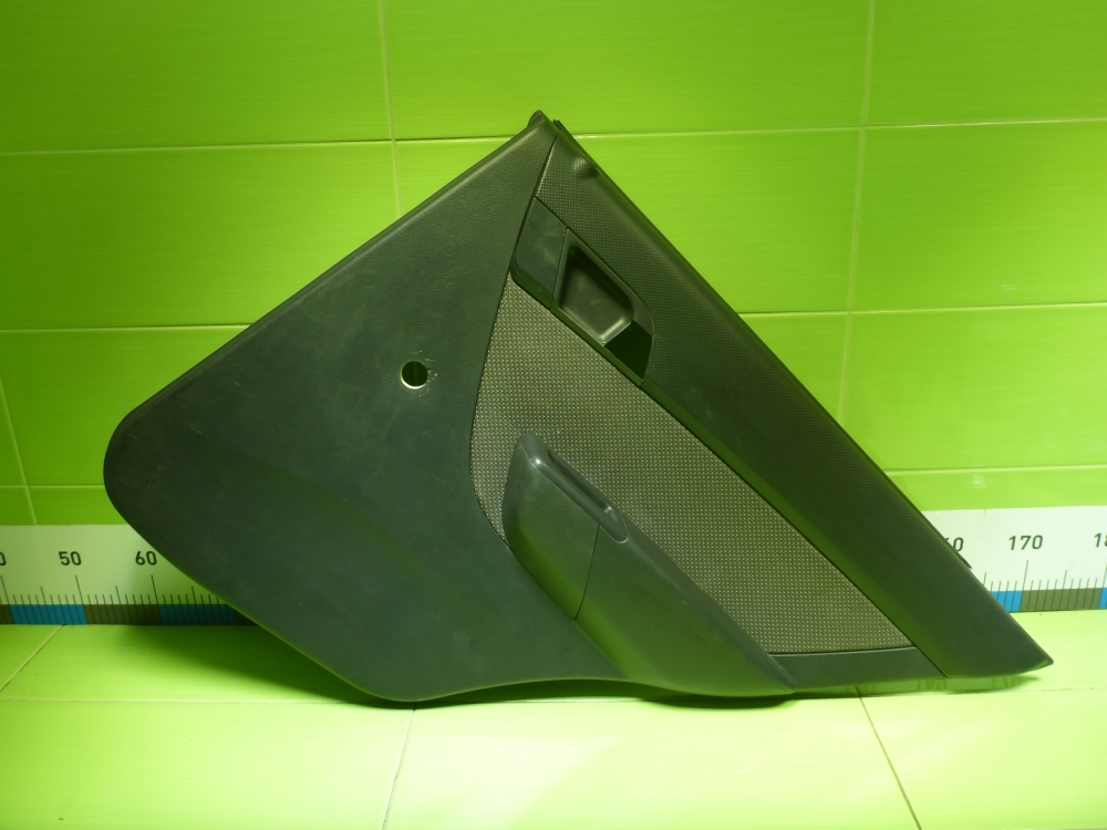 Обшивка двери задней правой