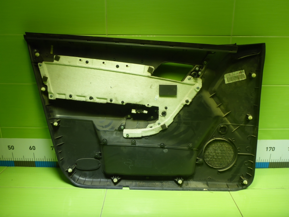 Обшивка двери передней правой