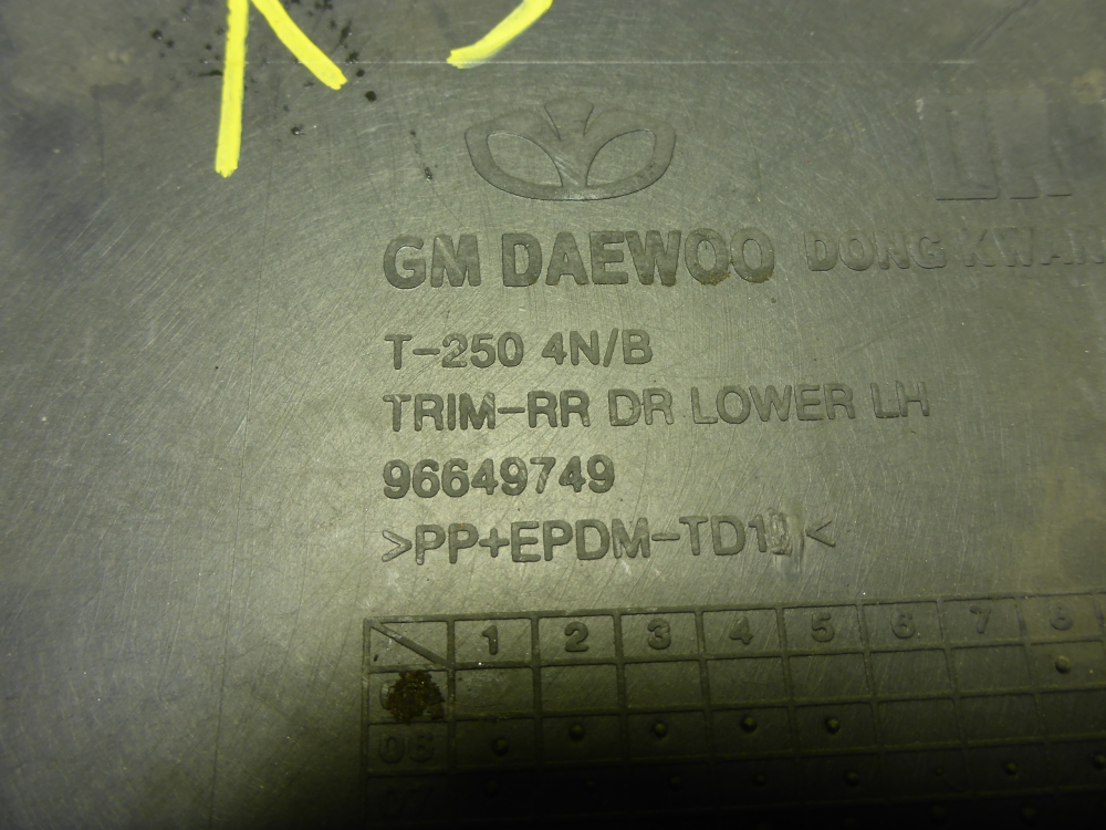 Обшивка двери задней левой