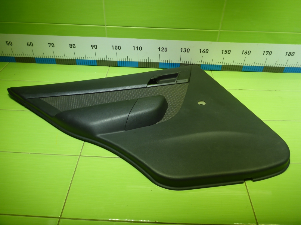 Обшивка двери задней левой