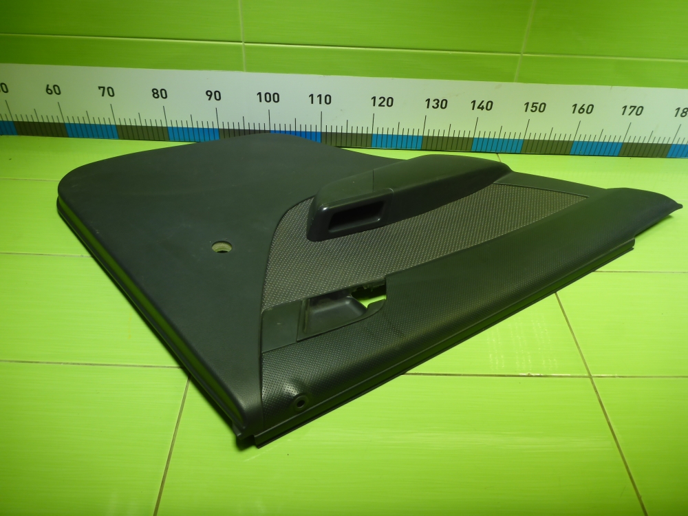 Обшивка двери задней левой