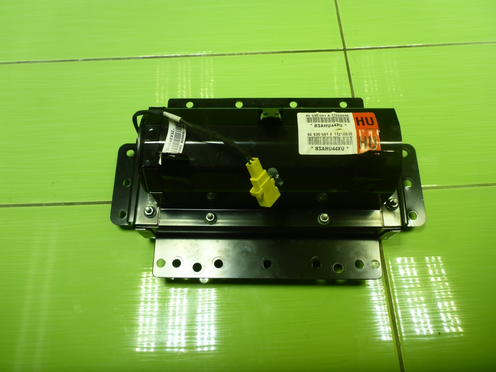 Подушка безопасности пассажирская (в торпедо)