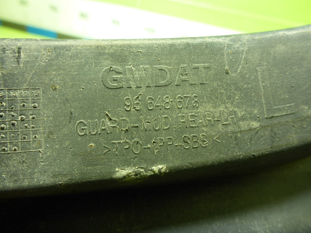 Брызговик задний левый