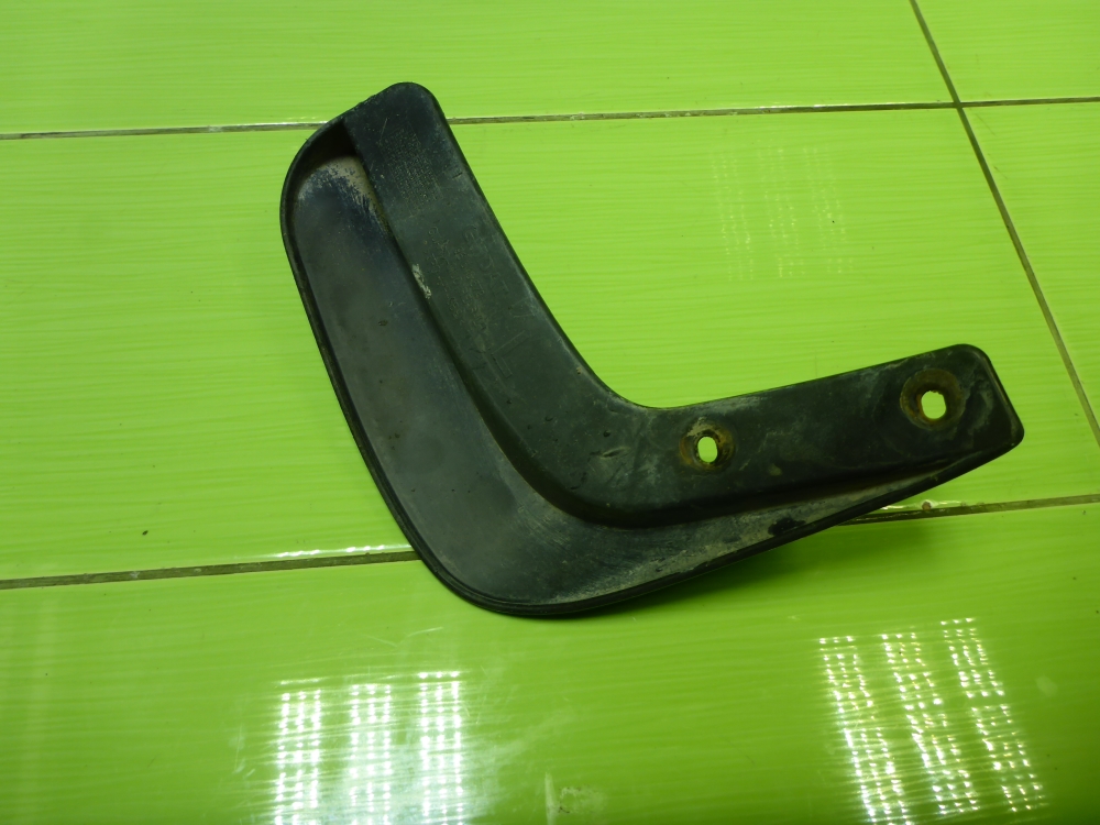 Брызговик задний левый