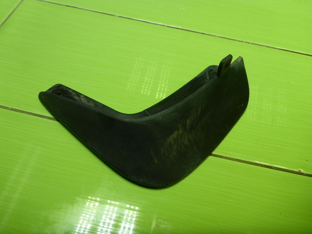 Брызговик задний левый