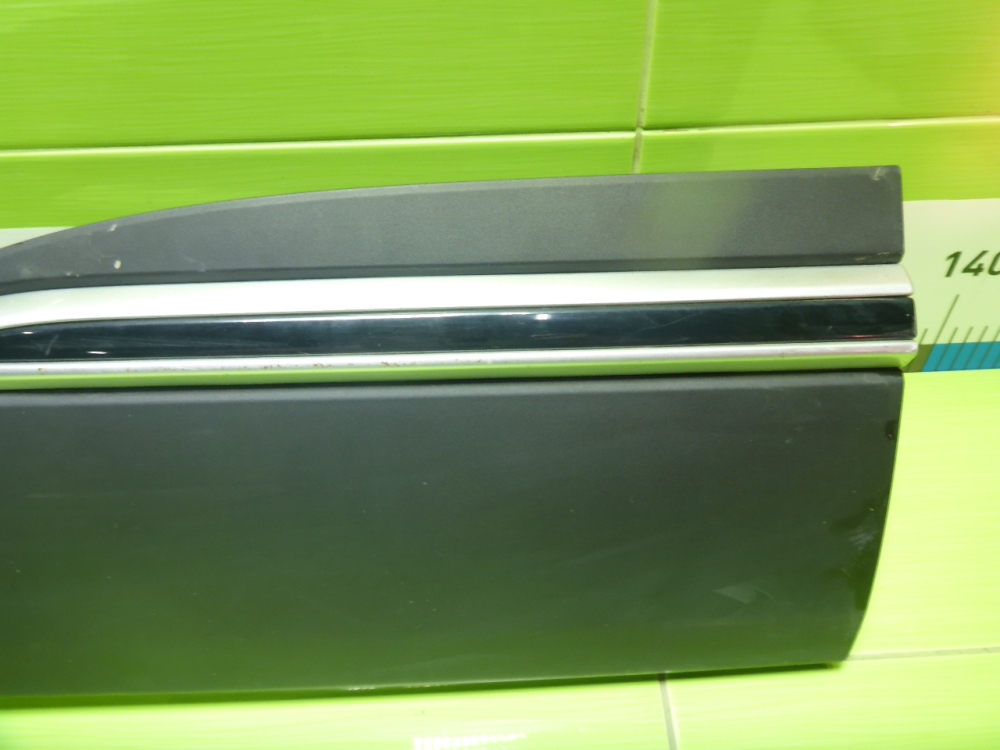 Накладка двери задней правой