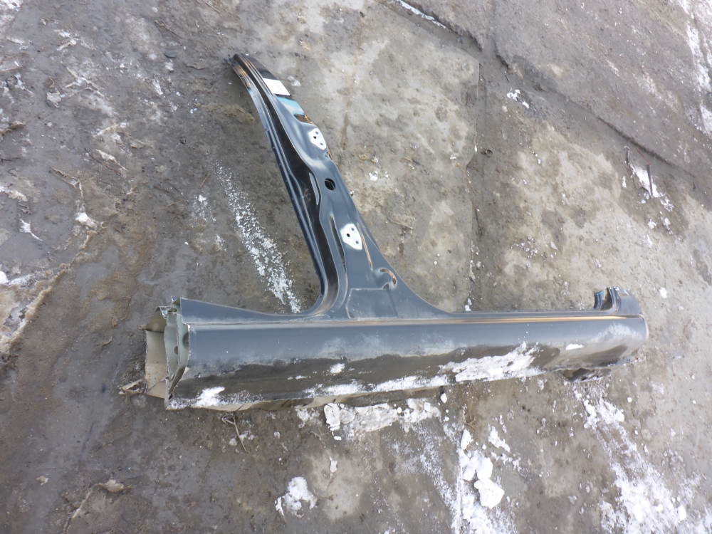 Порог со стойкой правый