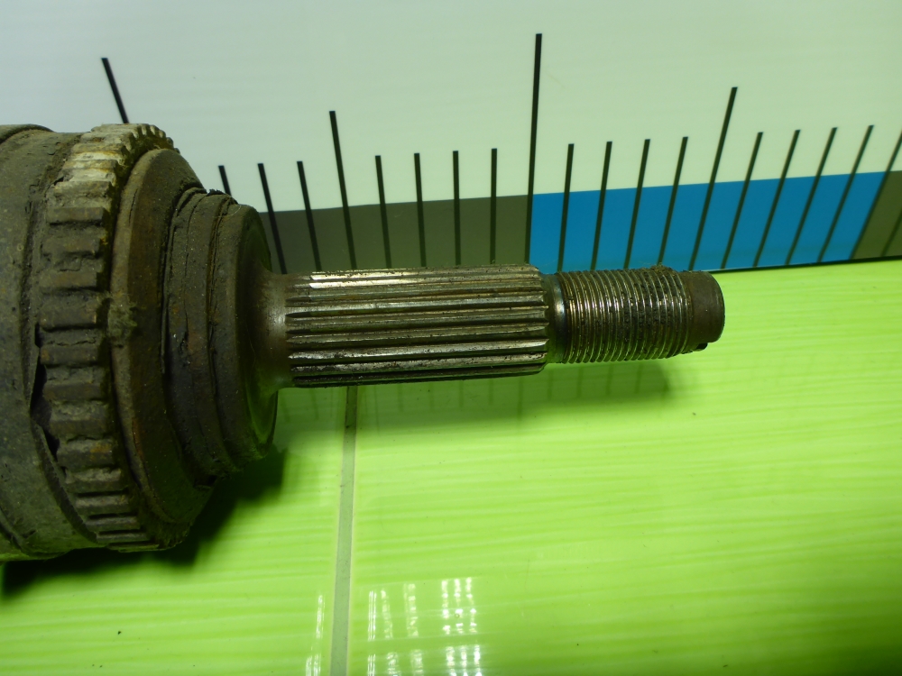 Полуось передняя левая