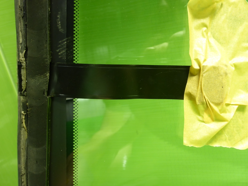 Стекло лобовое