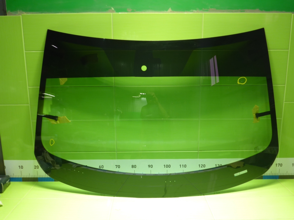 Стекло лобовое