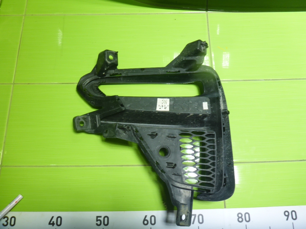 Решетка в бампер правая