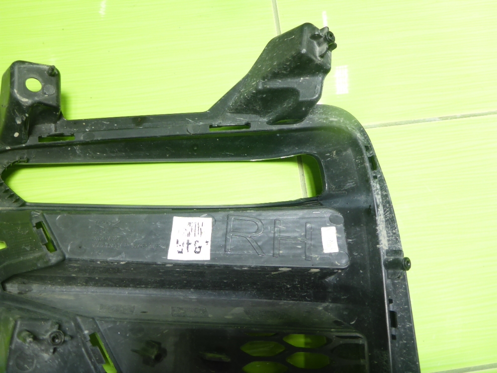 Решетка в бампер правая