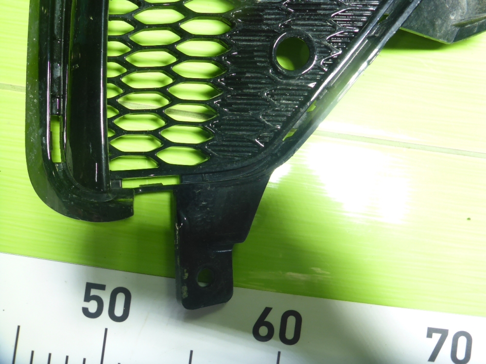 Решетка в бампер правая