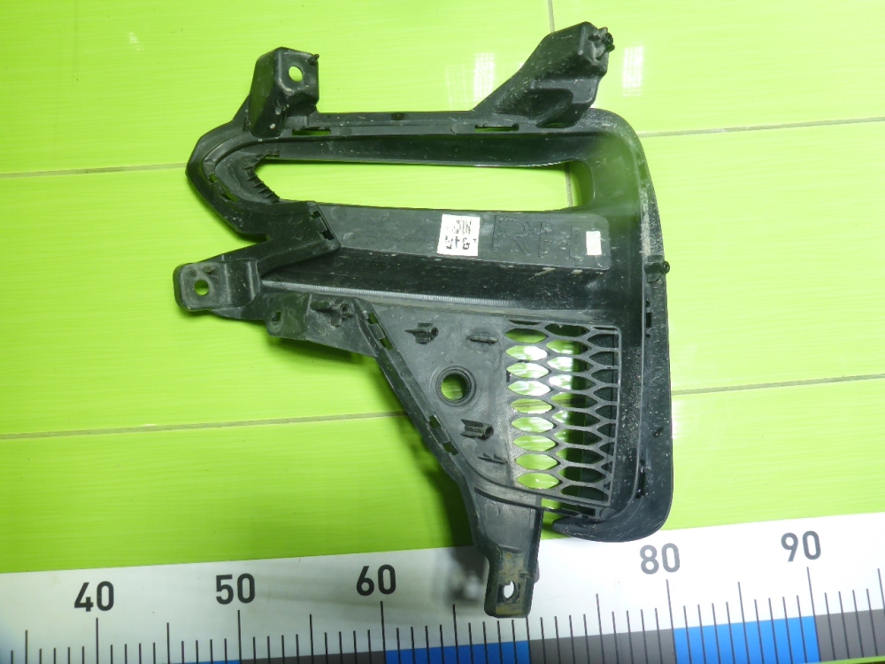 Решетка в бампер правая