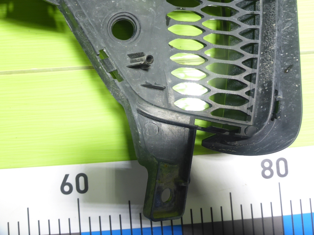 Решетка в бампер правая