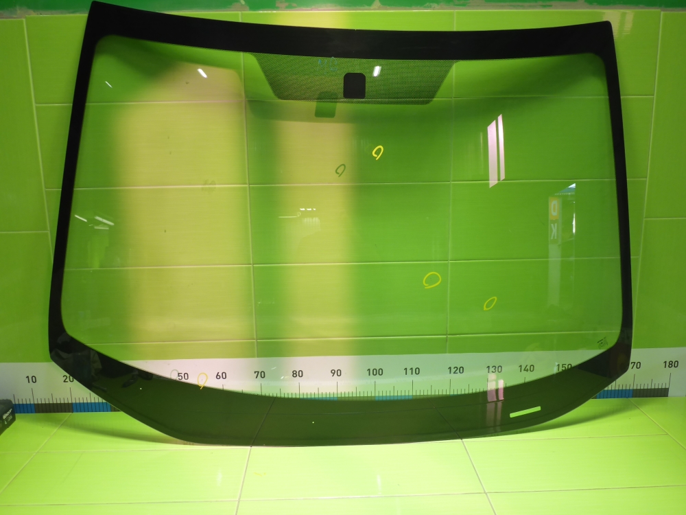 Стекло лобовое