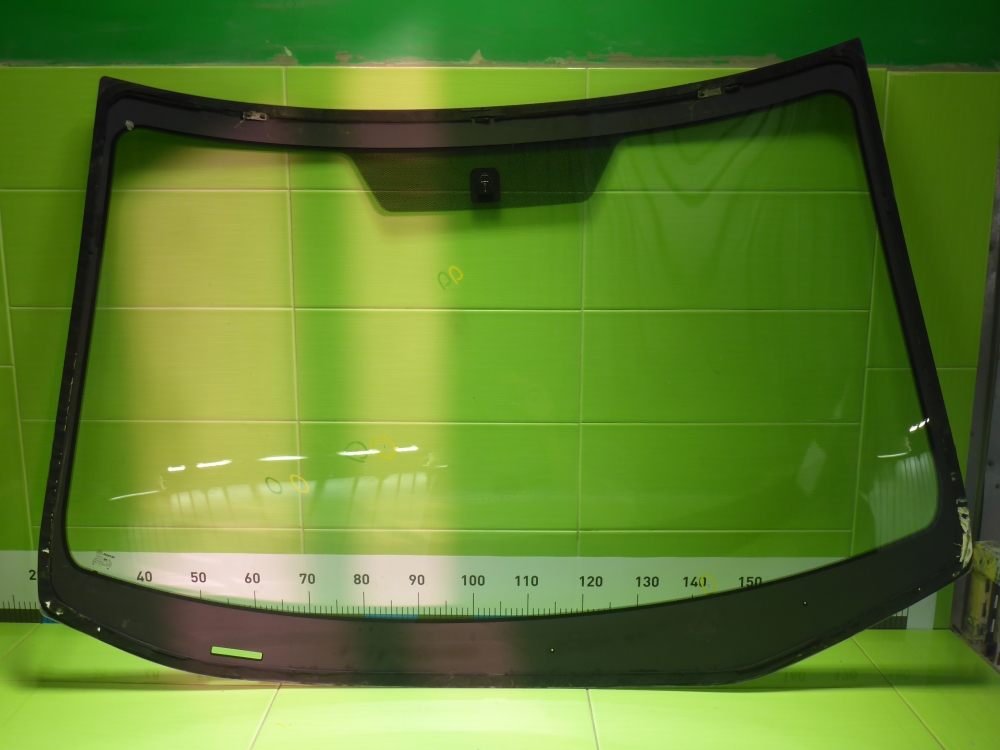 Стекло лобовое