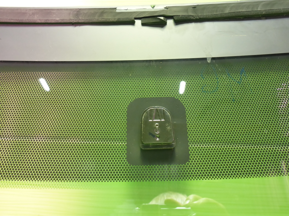 Стекло лобовое