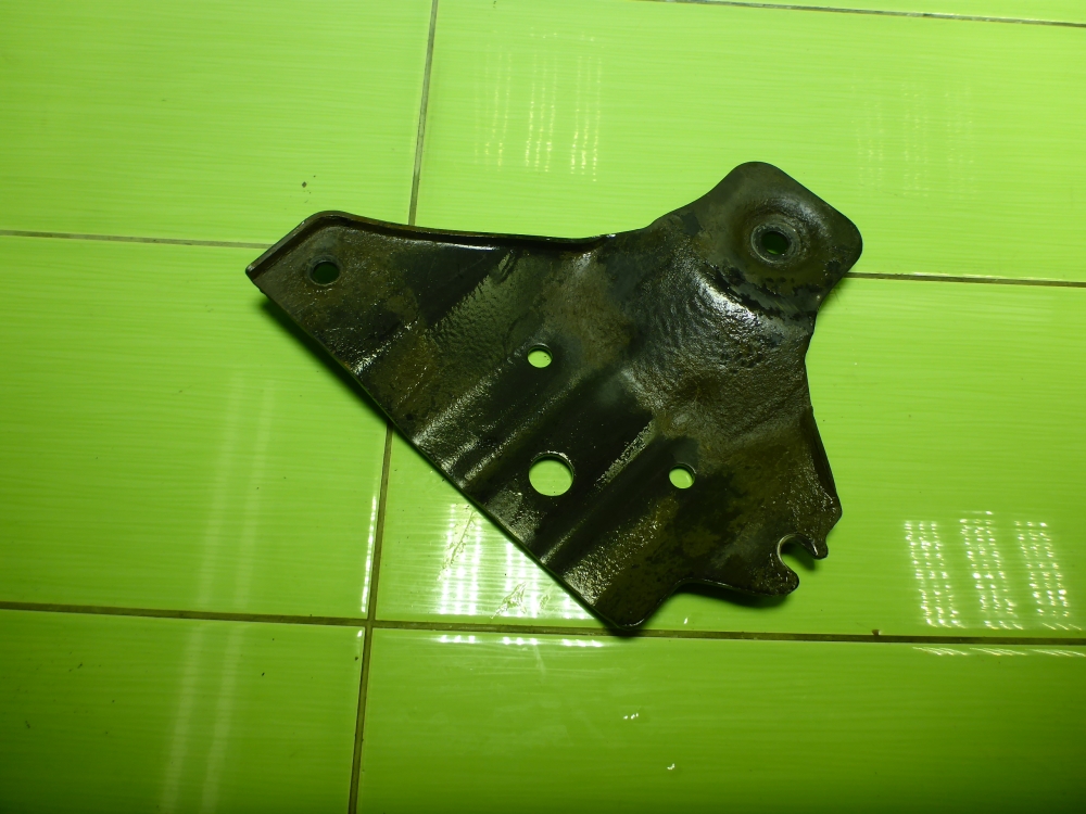 Кронштейн передней балки