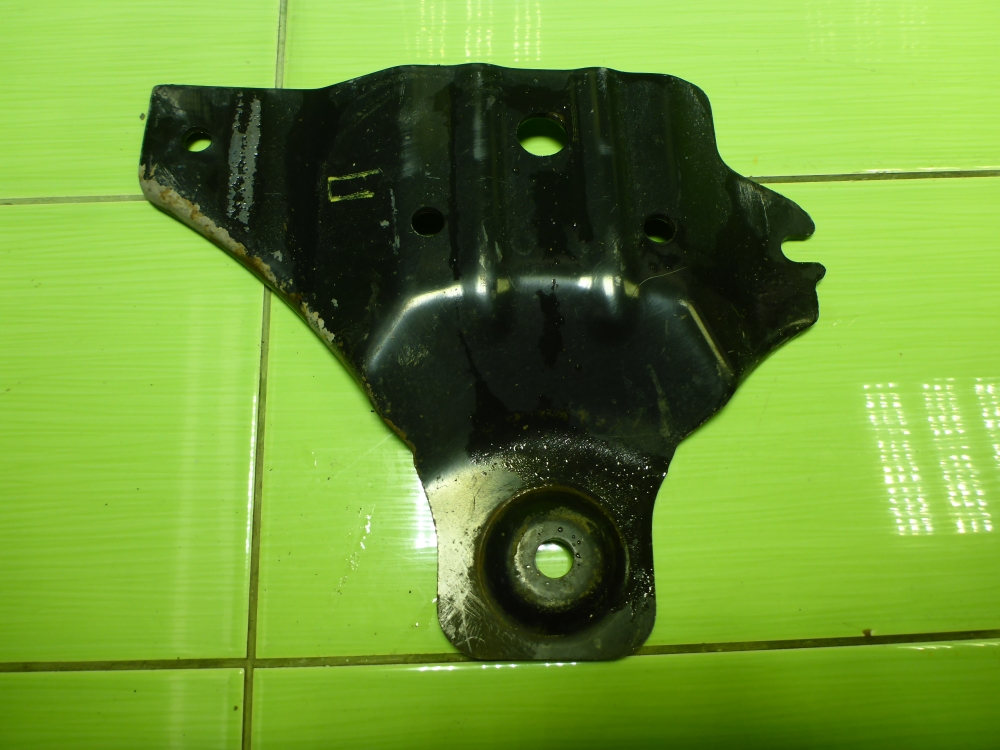 Кронштейн передней балки