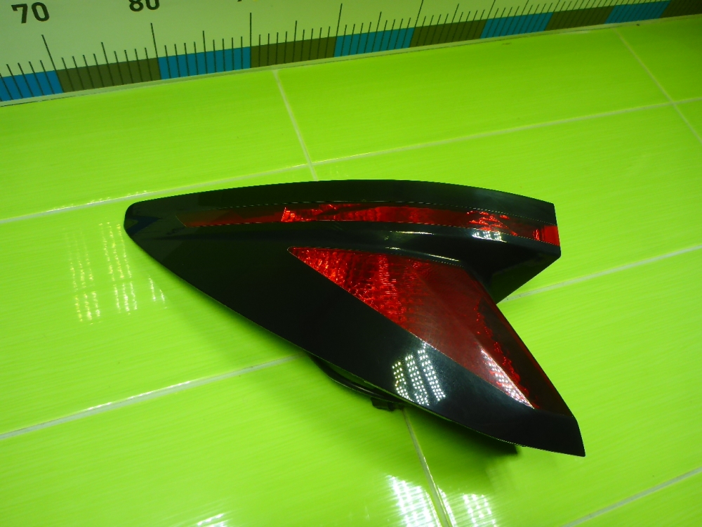 Фонарь задний наружный левый