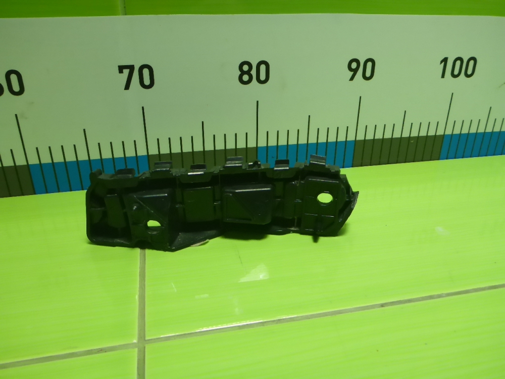 Кронштейн переднего бампера правый