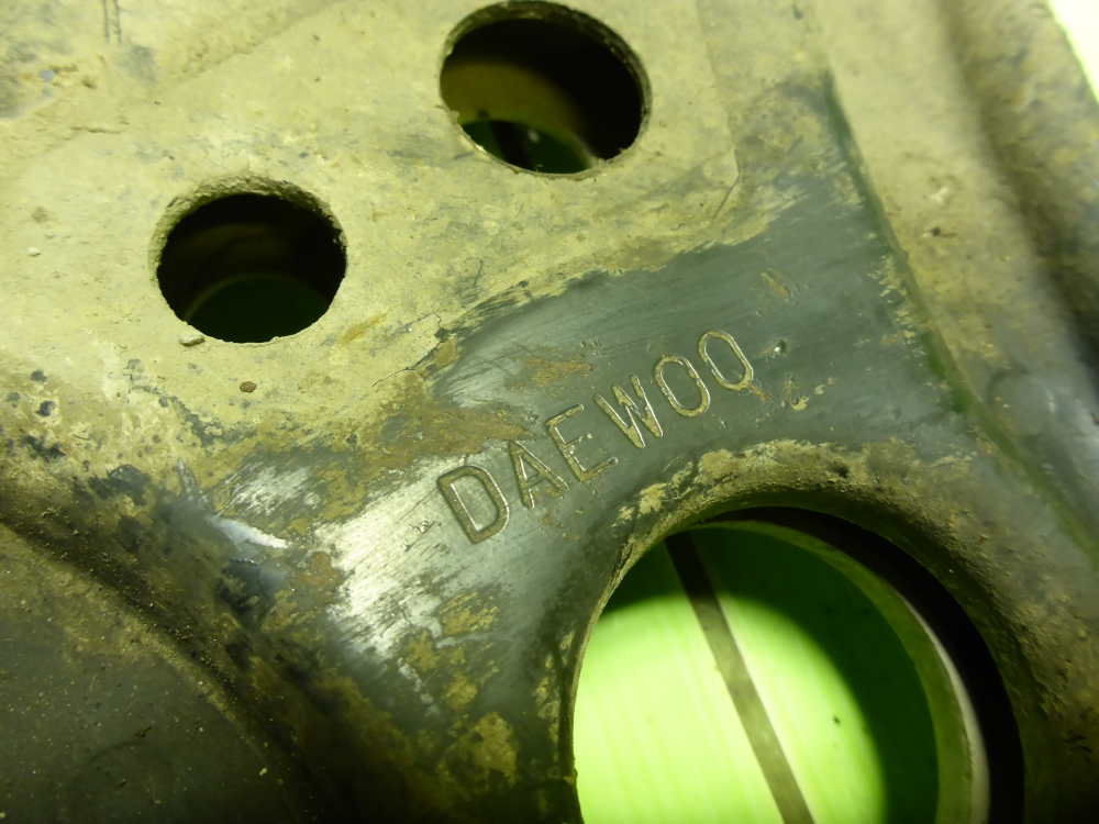 Рычаг передний правый