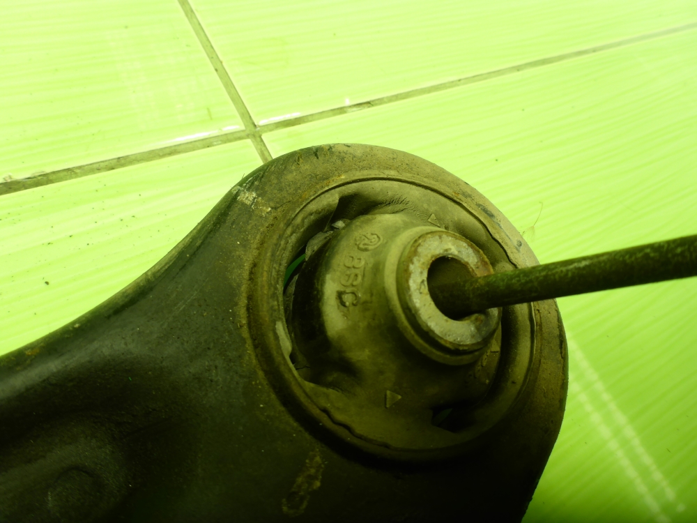 Рычаг передний правый