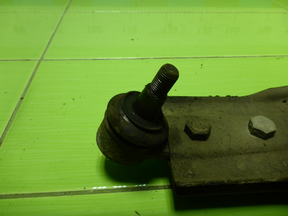 Рычаг передний правый