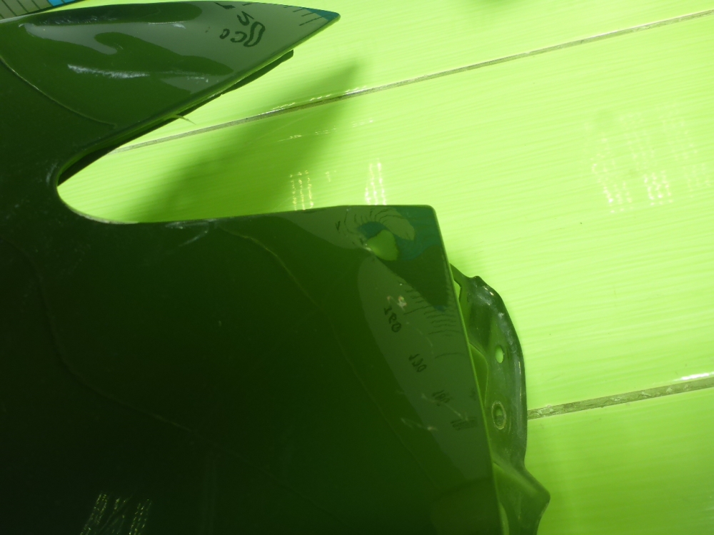 Крыло переднее правое