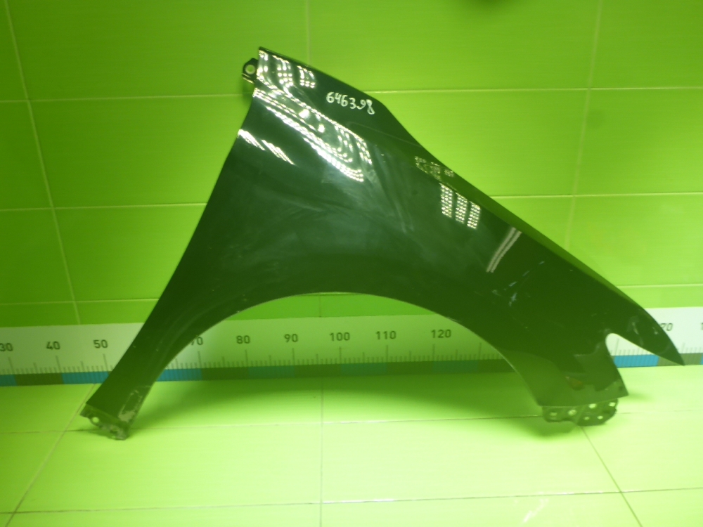 Крыло переднее правое