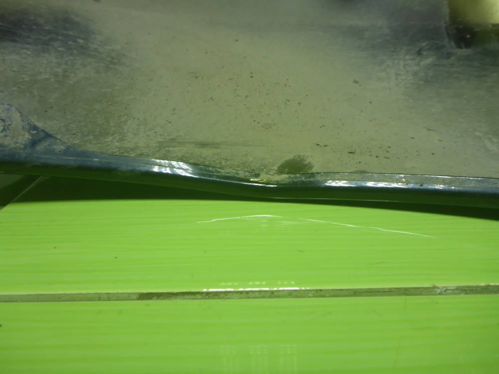 Крыло переднее правое