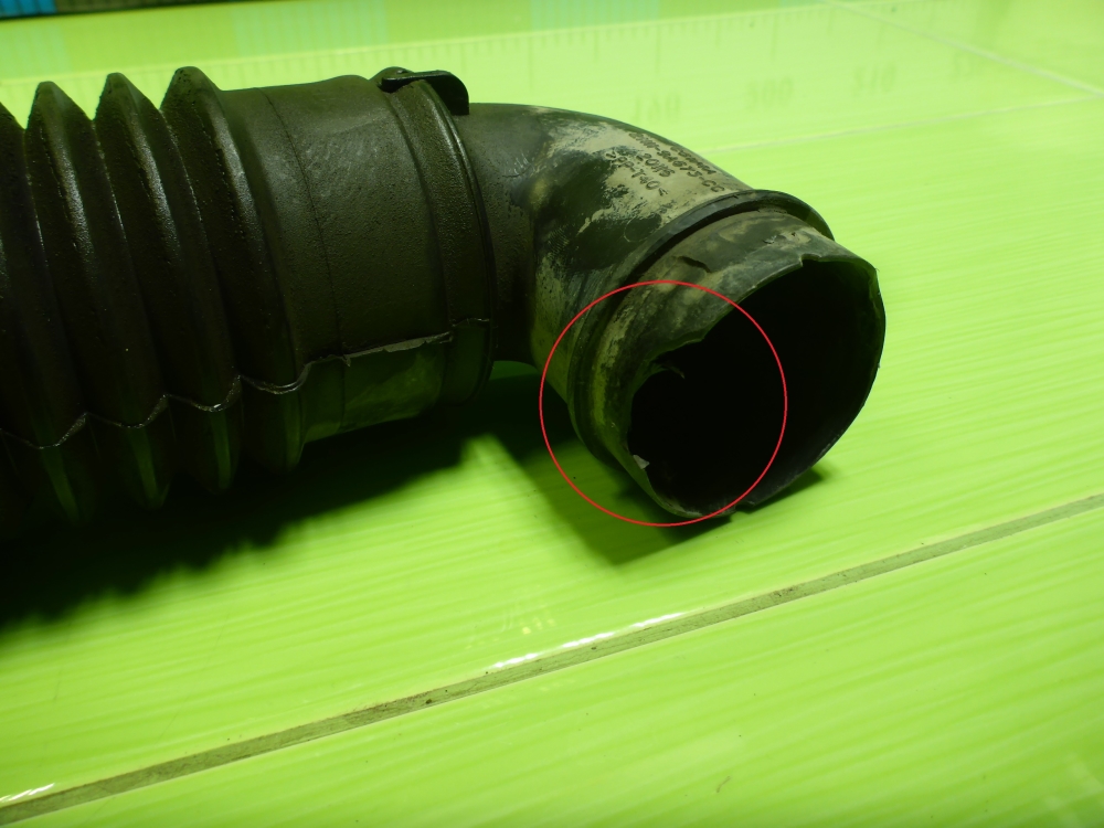 Патрубок воздушного фильтра