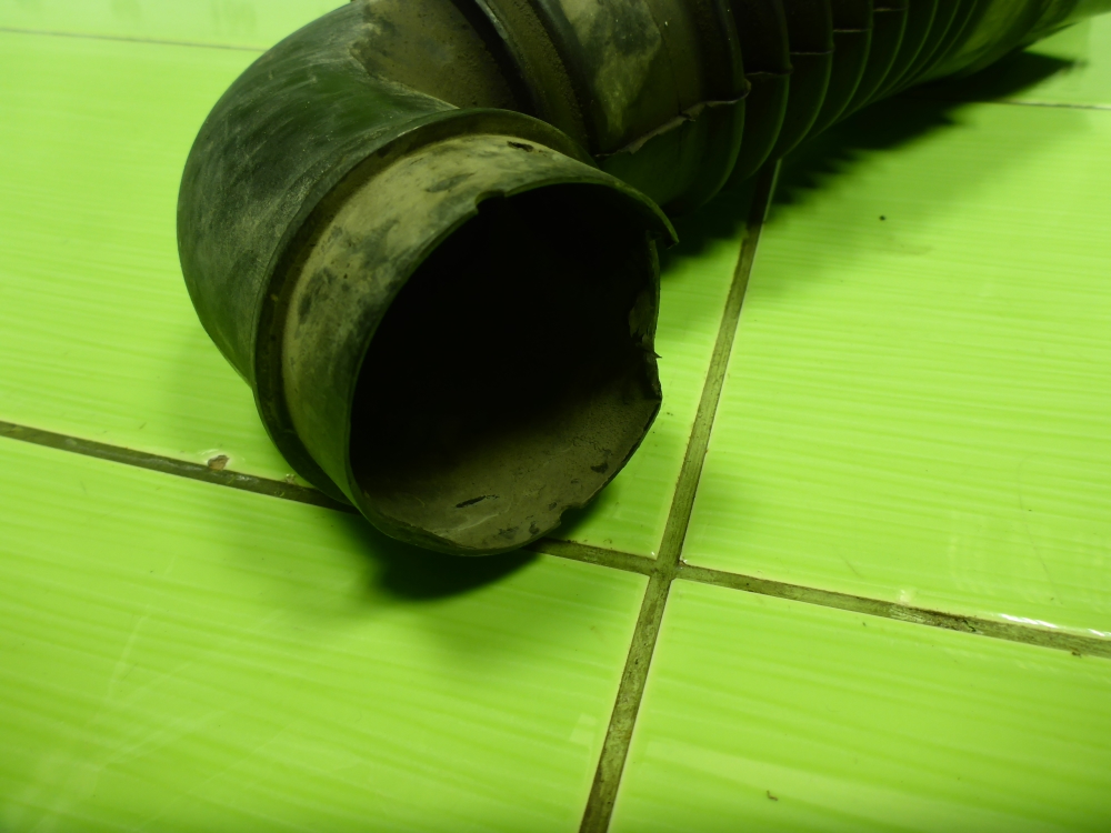 Патрубок воздушного фильтра