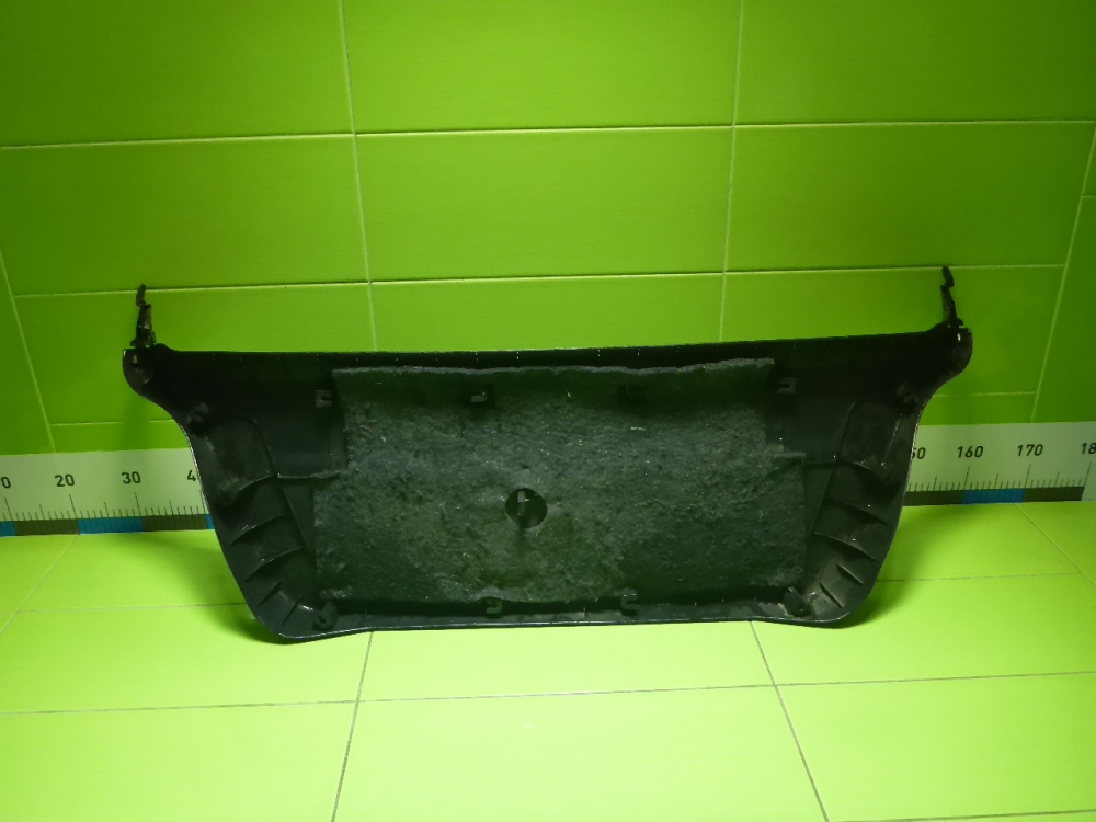 Обшивка двери багажника