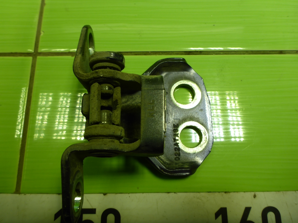 Петля двери задней левой нижняя