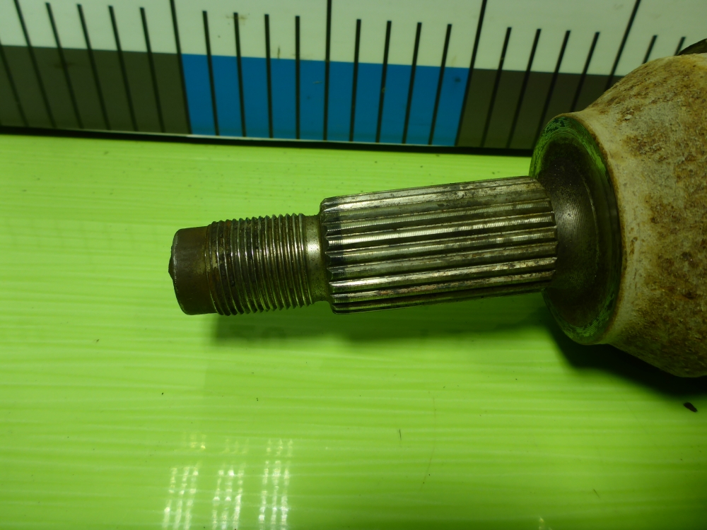 Полуось передняя левая