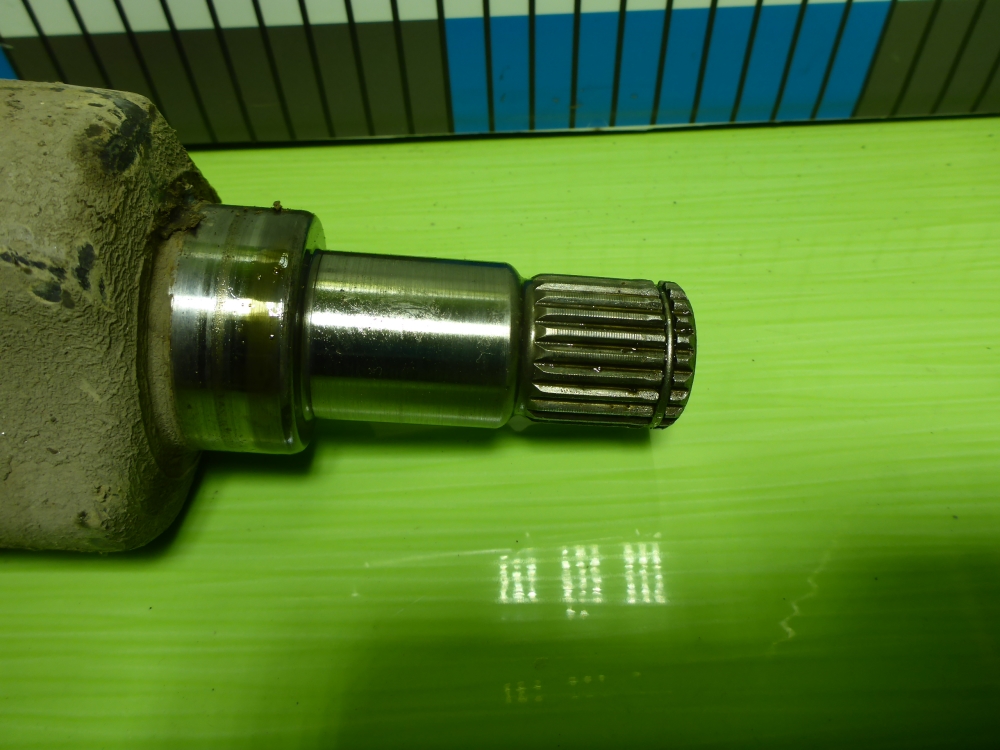 Полуось передняя левая