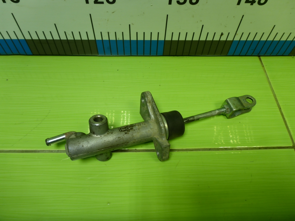 Цилиндр сцепления главный