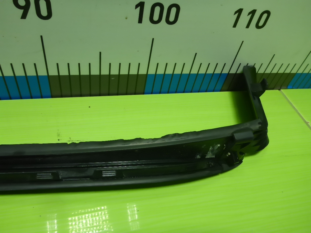 Молдинг лобового стекла