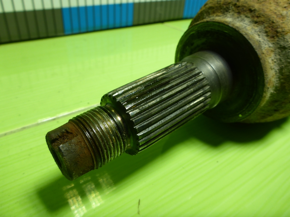 Полуось передняя правая